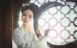 陕西汉服古装小姐姐照片,陕西小姐姐演绎古典韵味