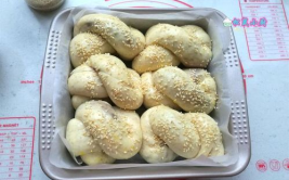 小姐姐买个面包,甜蜜邂逅，品味生活