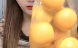 小姐姐在网上买金桔吃,小姐姐的甜蜜生活体验