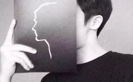 背影小姐姐头像侧脸黑白,黑白映衬下的背影小姐姐