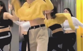 轻盈小姐姐舞蹈,小姐姐演绎梦幻舞姿